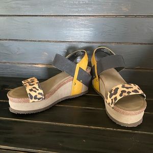 Hocus Pocus wedged. Leopard.